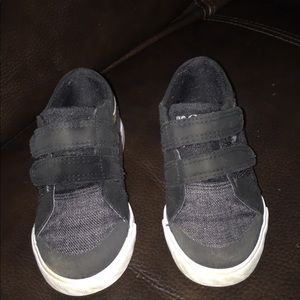 US Sports Boys Gray Shoes with Velcro closure